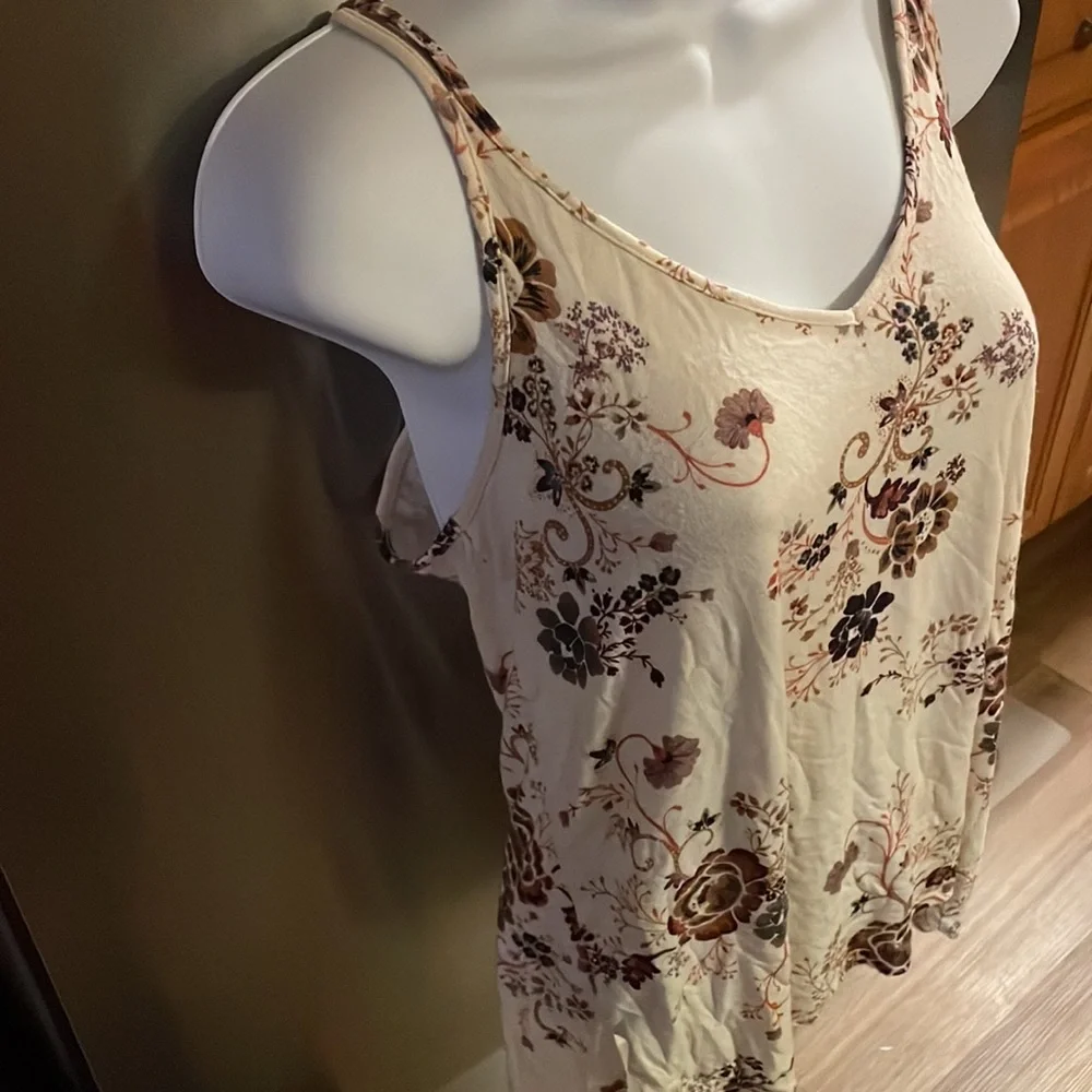 🚫SOLD🚫AEO Floral Criss Cross Tank 🌼 - Picture 8 of 12